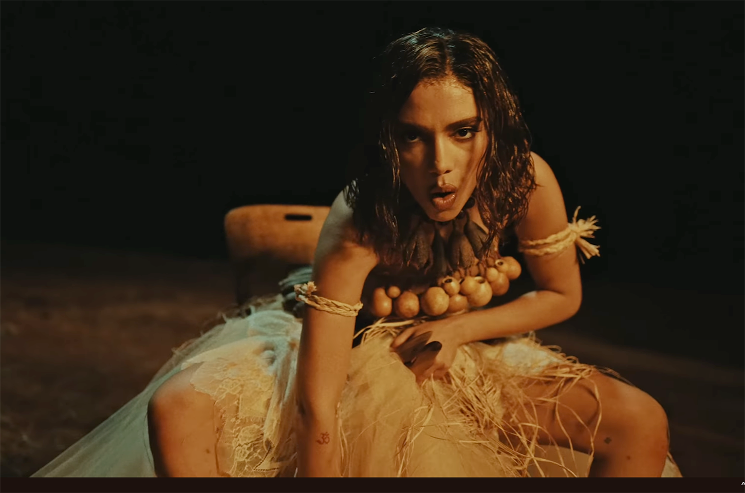 Anitta amplia projeto musical com referências à ancestralidade afro-brasileira
