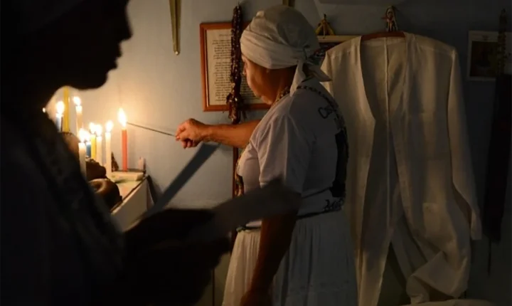 Estar internado em um hospital pode significar afastamento da rotina, da família e da comunidade. Para muitas pessoas, a espiritualidade também faz parte do processo de enfrentamento desse período